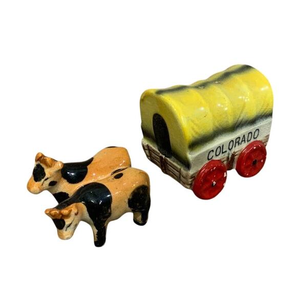 Vintage Victoria Ceramics Japan Cow Covered Wagon Salt Pepper Shaker Set - Picture 1 of 5